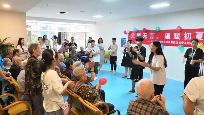 上海养老护理员收入水平揭秘：影响因素与未来趋势**