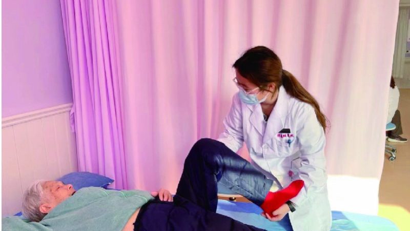成都医养结合：失能老人护理的多元选择与科学评估